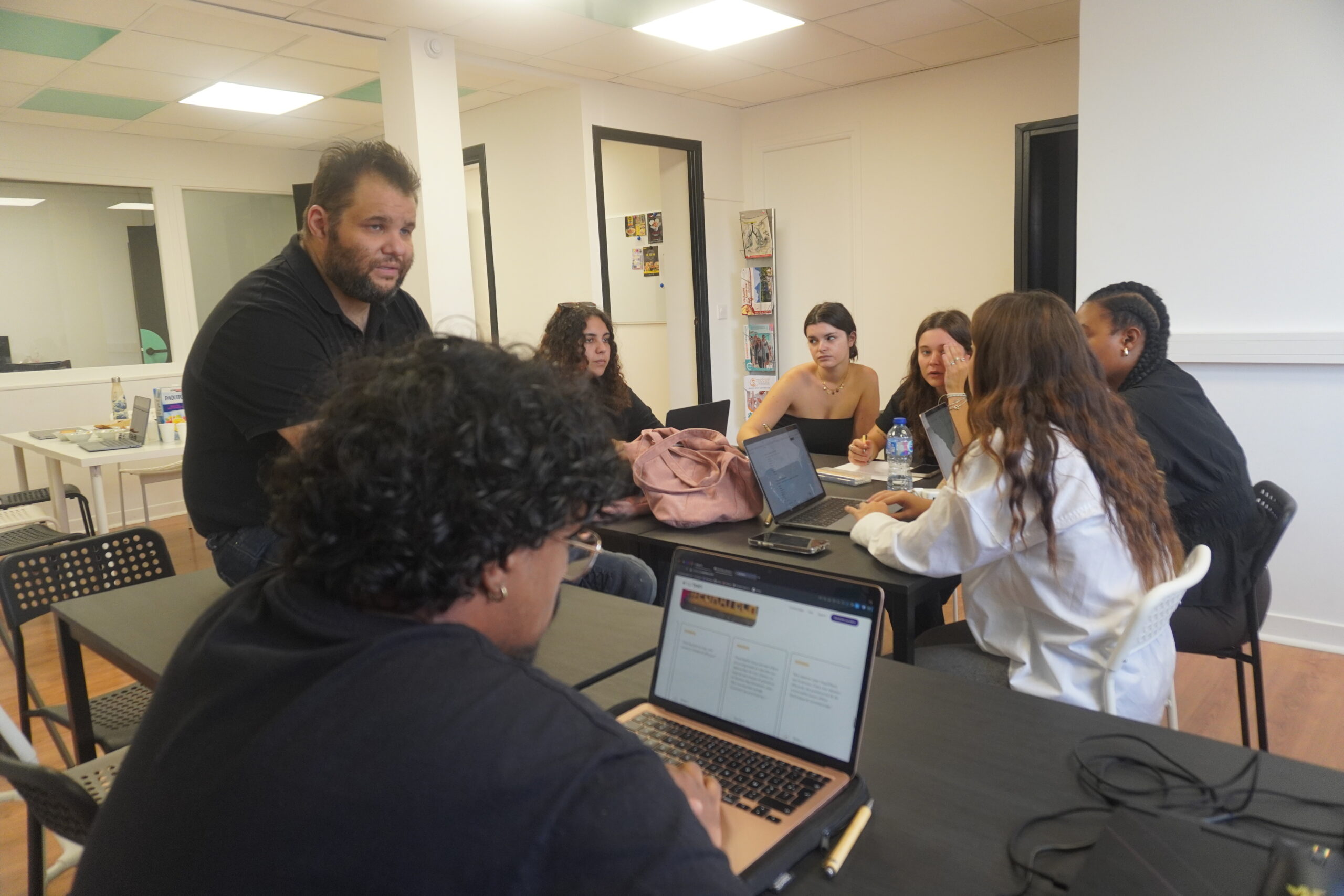 Recruter un alternant dans le digital avec AcadéNice